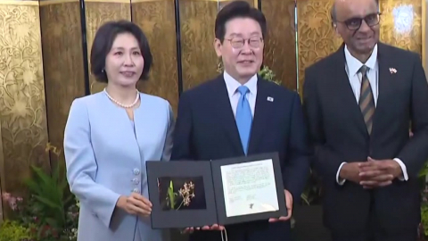 싱가포르에 '이 대통령 내외 난초' 생겨…호랑이·사자 도자기 접시 선물