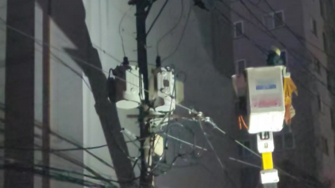 서울 관악구 9백 가구 정전…빗길에 차량 3대 \'쾅\'