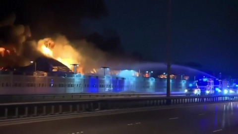 이란 "호르무즈 지나는 선박 다 불태운다"…수백 척 발 묶여