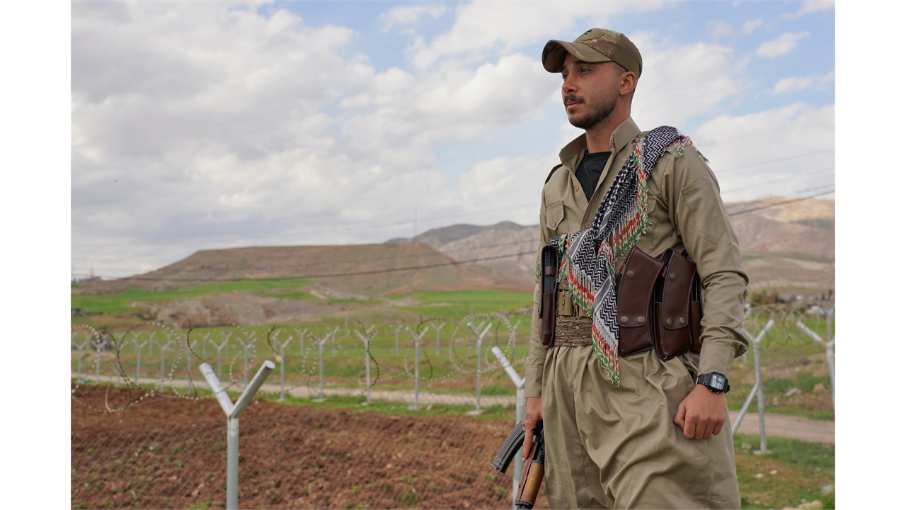 "트럼프, 이란 체제 전복 위해 한때 버렸던 쿠르드 무장 세력 지원 검토"