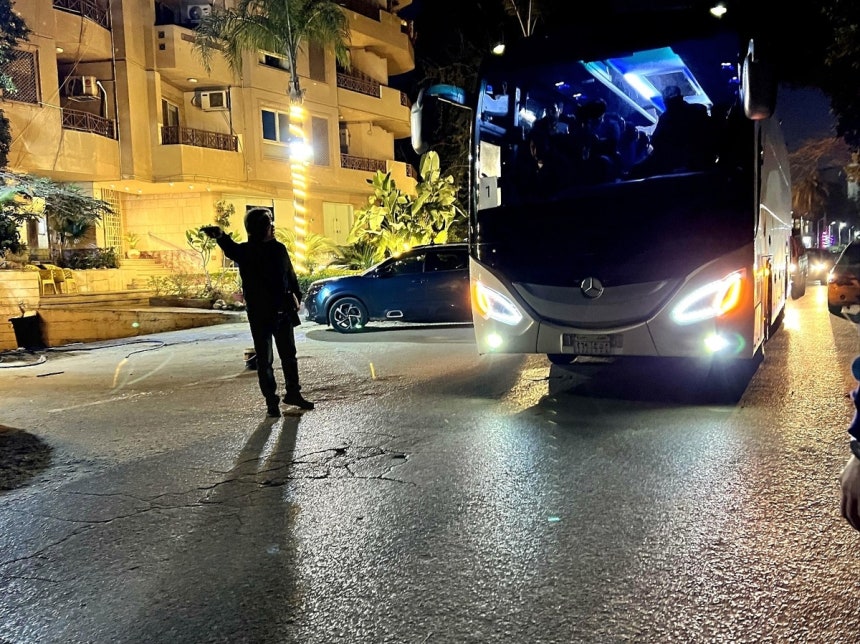 중동 혼란 속 피난길 오른 한인들...교민사회, 무료숙식 '온정'