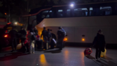 "버스 출발한 뒤 폭격이"…필사의 육로 탈출