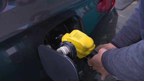 서울 주유소 기름값 1,900원 돌파…경유, 휘발유 추월