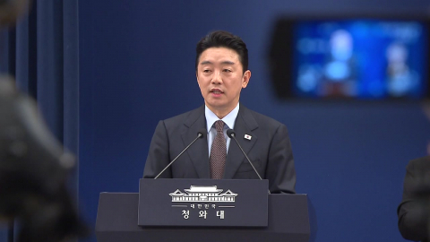 청와대 "UAE서 원유 600만 배럴 긴급 도입"…이 대통령, 기름값 담합 엄단 의지