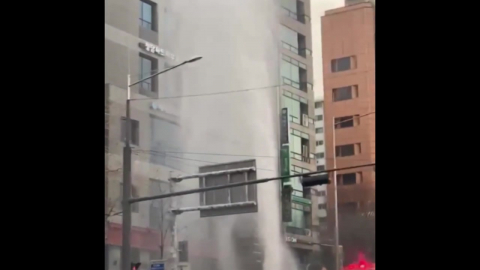 청담동 상수도관 파손으로 물 치솟아…"11개 건물 단수"