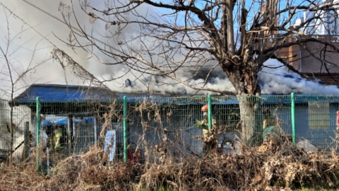 [속보] 서울 용산역 인근 주택에서 불…"연기와 안전 유의"