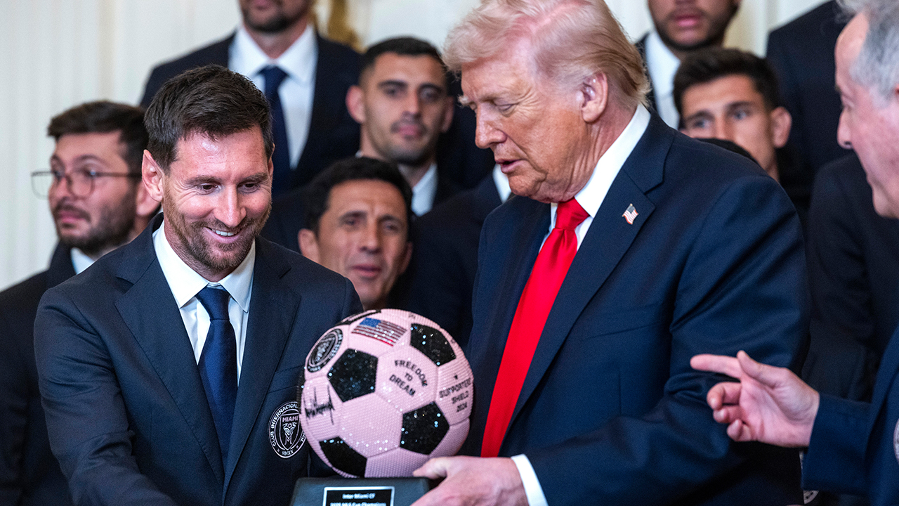 전쟁 와중 트럼프·메시 만남에 아르헨티나에서 찬반 논쟁 후끈
