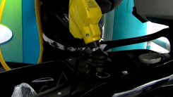 국내 유가 2천 원 앞두고 주춤...현대차그룹 "주재원 철수"