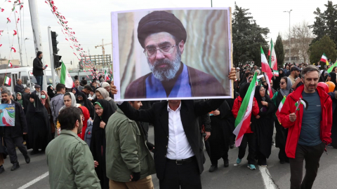 '세습 반대' 유언에도 차남 선택 이유는?…"순교자의 아들"