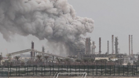 중동 열흘째 포성…정유시설 등 타격