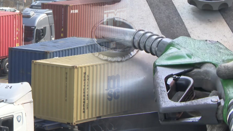 "기름값 부담에 쉬어야 하나"…화물차 기사들 한숨