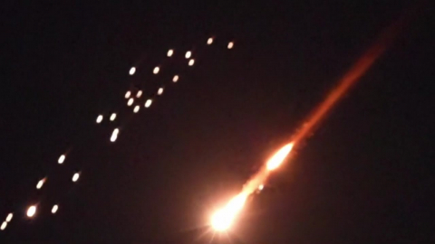 이란 "정유시설 보복 공격"…이스라엘, 미사일 시설 타격