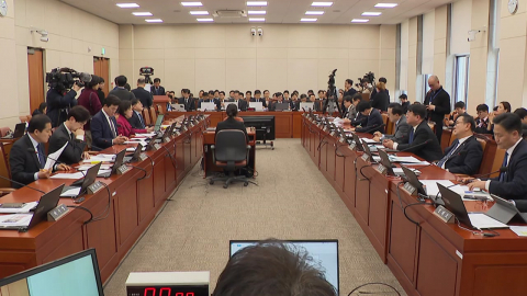 국회 재경위, 중동 사태 점검…'공소취소 거래설' 공방