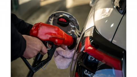 일본, 4주째 휘발윳값 상승..."비축유 단독 반출 배제 안 해"