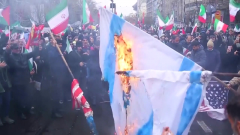 테헤란 시민들 결사항전 다짐…이스라엘은 공습