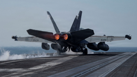 이란군 "미 항공모함 링컨호 무력화"...미군 "또 거짓말"