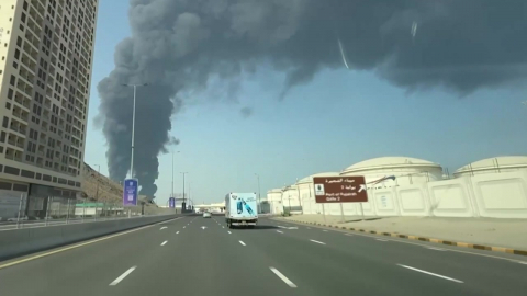 이란, '호르무즈 우회' UAE 수출항에 보복…이라크 미 대사관도 피격