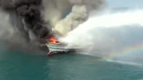 어선 불나 2명 실종…버스 2대 충돌해 5명 부상