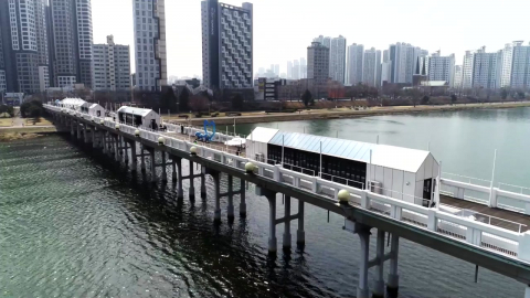 전국 최초 '다리 위 식당' 개관…강바람 맞으며 미식여행