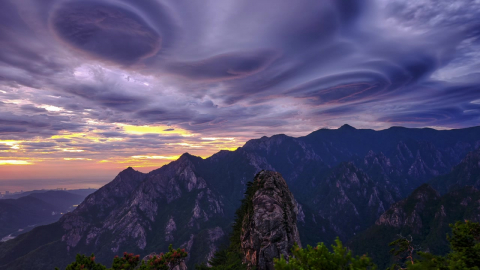 [날씨] "구름이 빚은 소용돌이"…렌즈에 담긴 자연의 순간