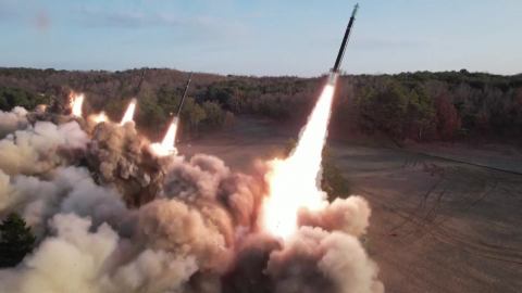  북 "어제 600mm 초정밀다연장 방사포 타격 훈련"