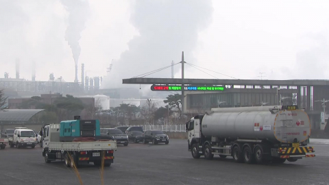 유가 급등·원료 수급 비상…석유화학단지 '빨간불'