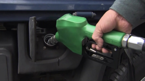 '최고가격제'로 기름값 사흘 연속 '뚝'…낙폭은 줄어