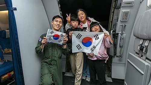 중동 대피 일본인 한국군 수송기 동승...다카이치 "韓 정부에 감사"