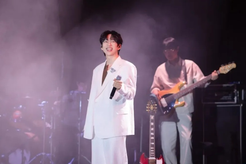 십센치, 앙코르까지 다 했는데…싱가포르 공연 전액 환불 '왜?'