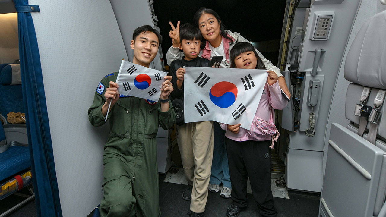 다카이치, 한국군 수송기에 중동 대피 일본인 동승 "감사"