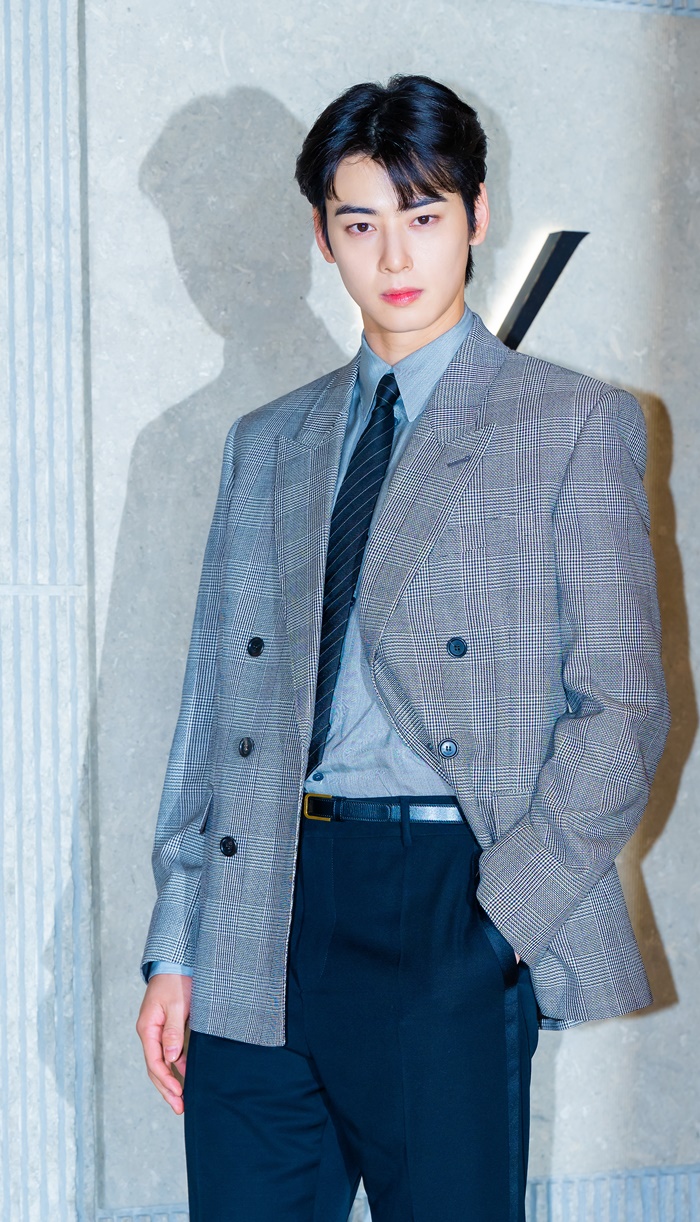 차은우, 군 복무 중 일본에서 사진전 개최…"2년 전 계약"