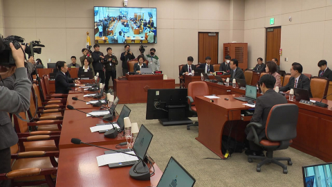 국회 법사위, 코로나19 현안질의 놓고 여야 대립...'거래설' 공방도