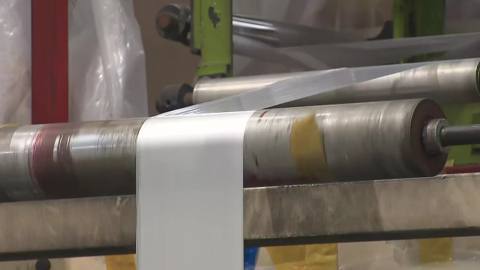 플라스틱 공장도 울상..."원룟값 오르고 수급도 안 돼"