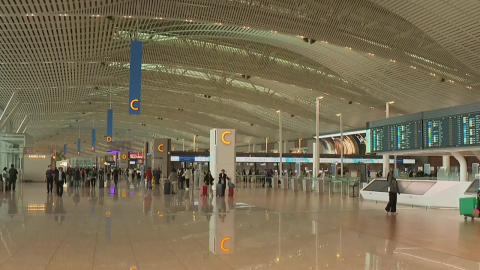 유류할증료 3배 급등에 "가지 말까"…두바이 추가 결항도