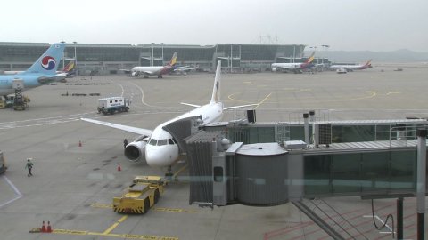 유류할증료 3배 급등에 "가지 말까"…중동 하늘길 '답답'