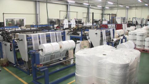 비닐 제조업계 울상…"이러다 공장 멈춘다"