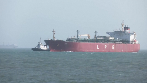 호르무즈 봉쇄 장기화…UAE 연안 선박 또 피격