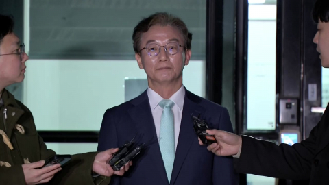 \'통일교 금품\' 전재수 의원 합수본 첫 소환…18시간 고강도 조사