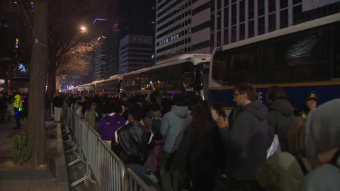 BTS 컴백 공연 종료…경찰, 4만 인파 해산 관리