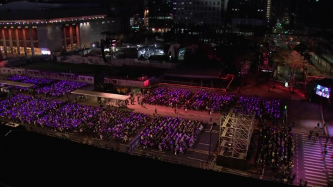 광화문 물들인 보랏빛 '아미'…"BTS에 마음 녹아요"