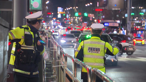 BTS 관광객, 곳곳 번화가로…경찰, 마지막까지 긴장