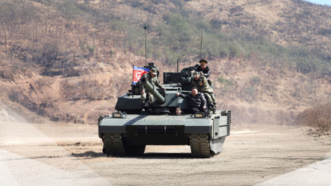 총 쏘던 주애, 전차까지 조종…"세계 최강 탱크"