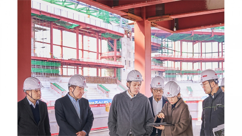 [기업] 정용진, 청라 스타필드 현장 점검..."안전 최우선 관리"