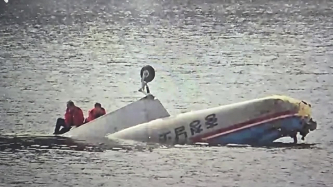 진화 헬기 저수지 추락…대형산불 위험 최대 고비