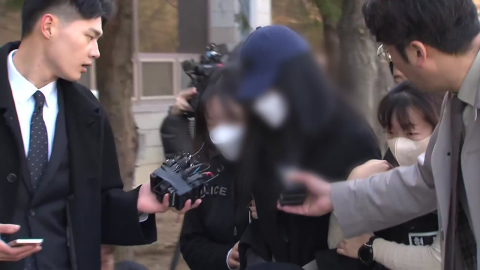 \'3살 딸 살해\' 친모 구속 송치…"이전에도 목 졸라"