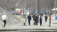 [날씨] 따뜻한 휴일 오후...내일 차츰 '건조함 달래줄 봄비'