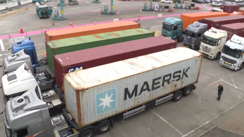 고유가에 화물차 기사들 한숨만…"물동량도 줄어"