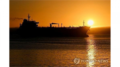 "생존해야 하니 상관없어"…트럼프, 러 유조선 쿠바행 용인