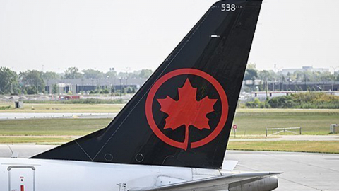 "왜 불어 무시해?"...영어로만 애도한 에어캐나다 CEO 사임