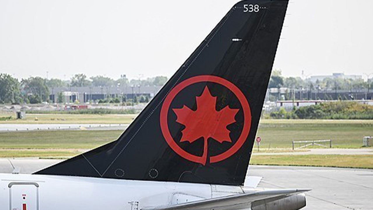 "왜 불어 무시해?"...영어로만 애도한 에어캐나다 CEO 사임